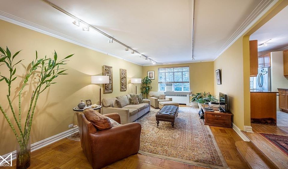 1st image of 255 W 23rd St APT 3GW