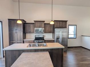 4002 14th Ave S, Moorhead, MN 56560