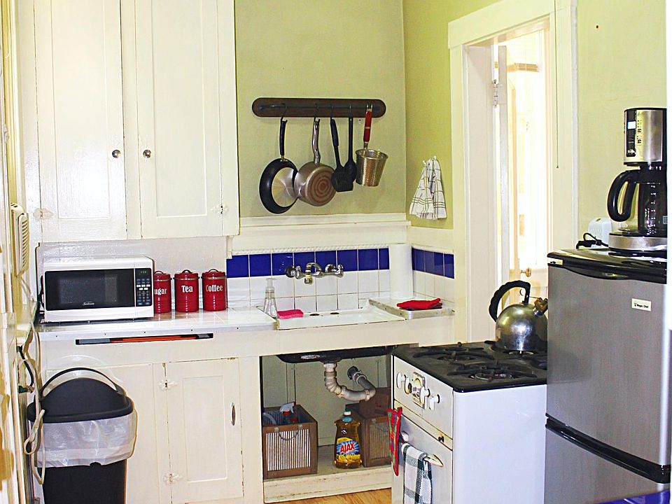 2nd image of 1024 SE 12th Ave #2
