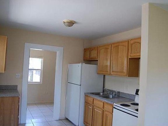 2nd image of 608 W 12th St