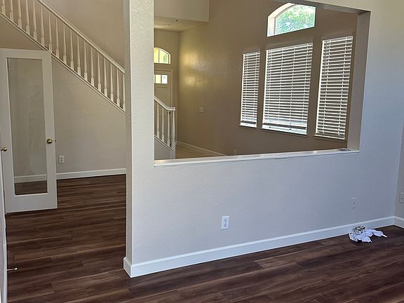5th image of 555 E Nubia St