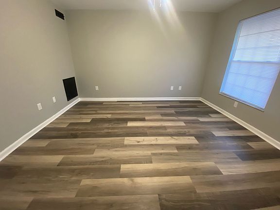 5th image of 940-702 Glenn St