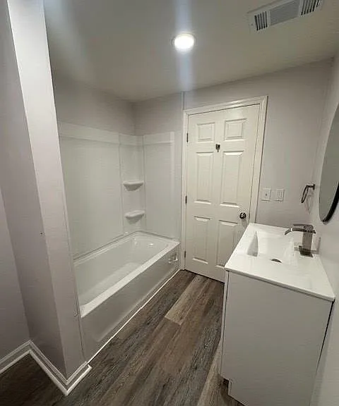 4 E Washington Ave — Photo 19