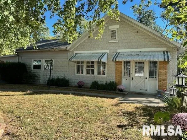 430 Centennial Ave, White Hall, IL 62092