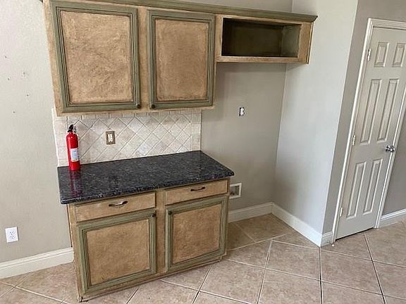 5th image of 142 Bowie Dr