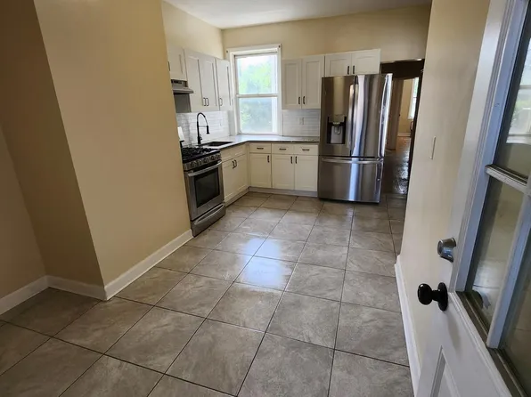679 E 241st St Floor 2, Bronx, NY 10470
