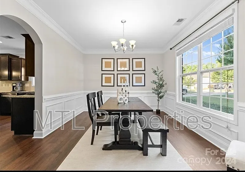 4 bed, 3.0 bath, 2134 sqft, $3,350 — Photo 3