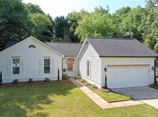 1035 Conestoga Dr, Charlotte, NC 28270