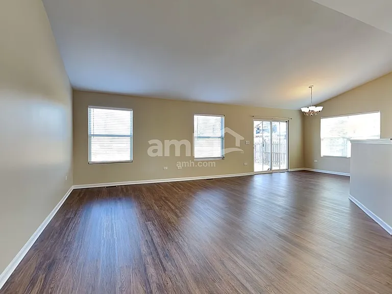 211 Gladys Ave — Photo 7