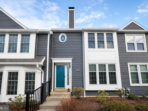 109 Lakeside Dr, Downingtown, PA 19335