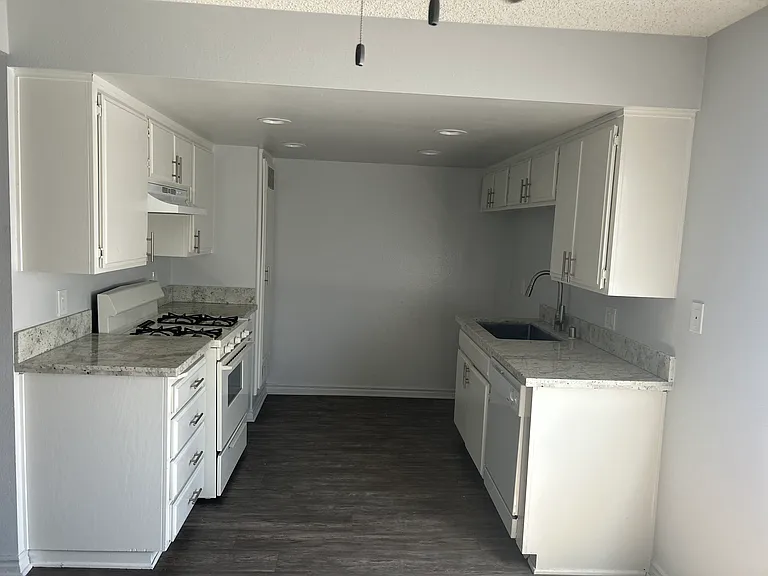 Woodstone Apts — Photo 3