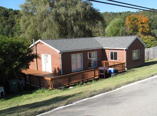 880 Lone Pine Rd, Amity, PA 15311