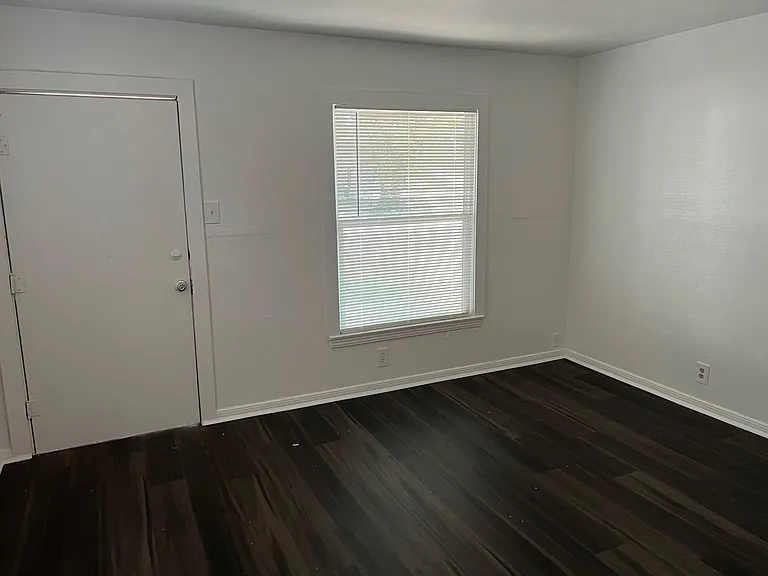 504 Harlem St — Photo 4