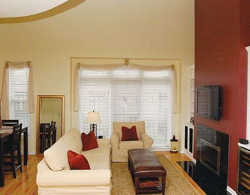 4th image of 1722 W Diversey Ave #1