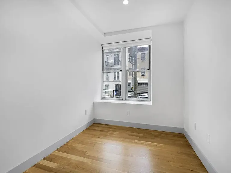 347 Lorimer St #2B — Photo 4