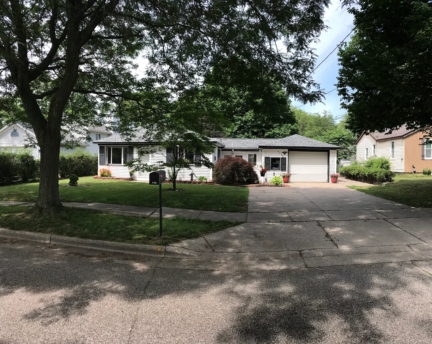 5459 Averill Ave SW photo 1