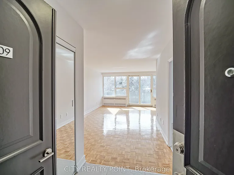 10 Shallmar Blvd #509 — Photo 2