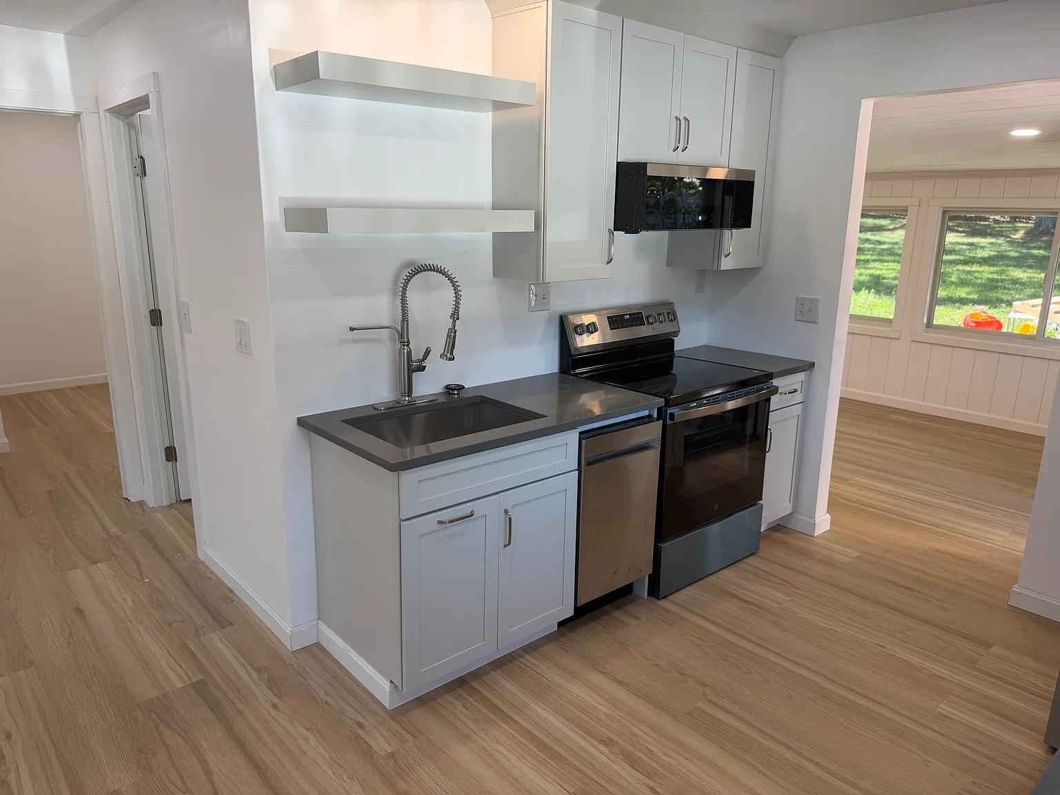 2 bed, 1000 sqft, $3,500 — Photo 4