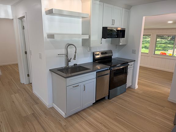 4th image of 35 Boush St #35