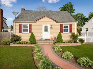 661 Lowell Rd, Uniondale, NY 11553