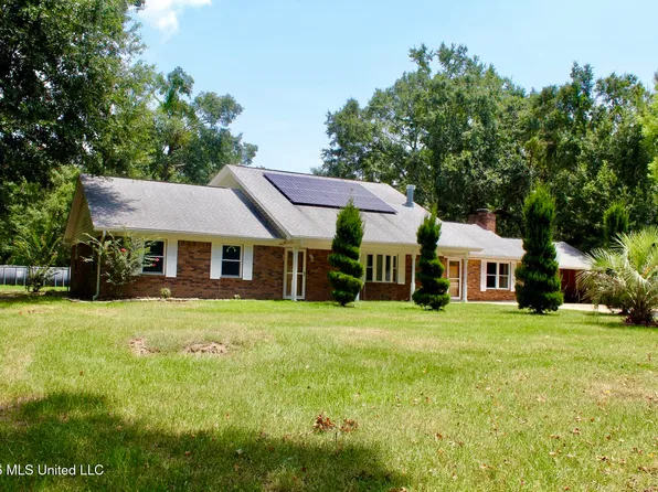 10198 Gorenflo Rd, Diberville, MS 39540