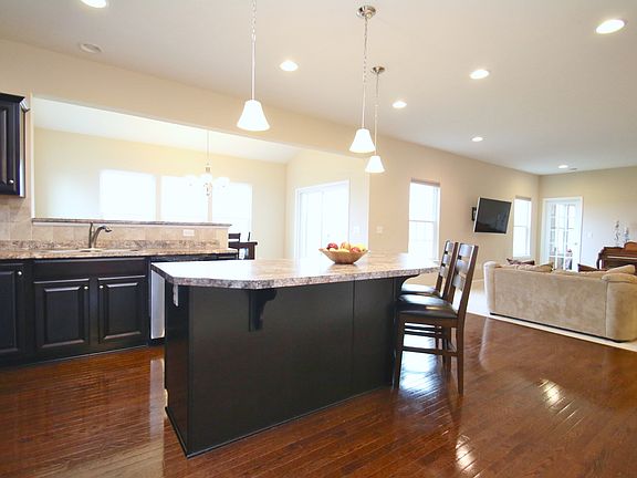 3rd image of 1705 Marion Way