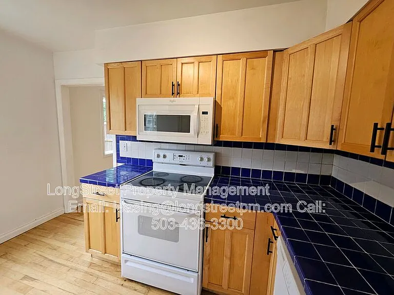 2205 N Willamette Blvd — Photo 6