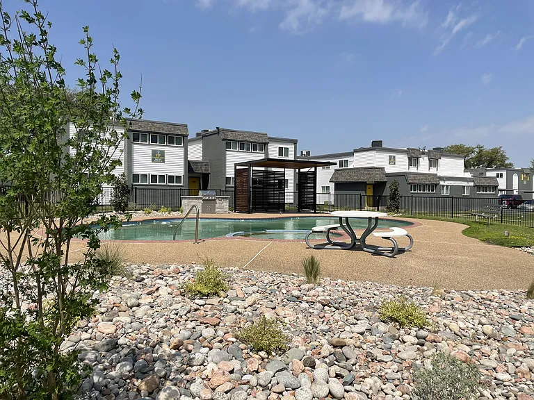 Avaya Garland Apartments — Photo 13