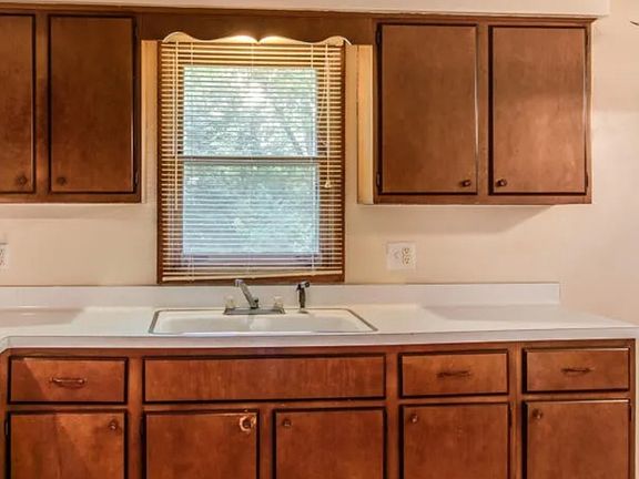 3rd image of 334 Arcadia Blvd