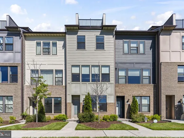 4963 Vista Green Ln, Lanham, MD 20706