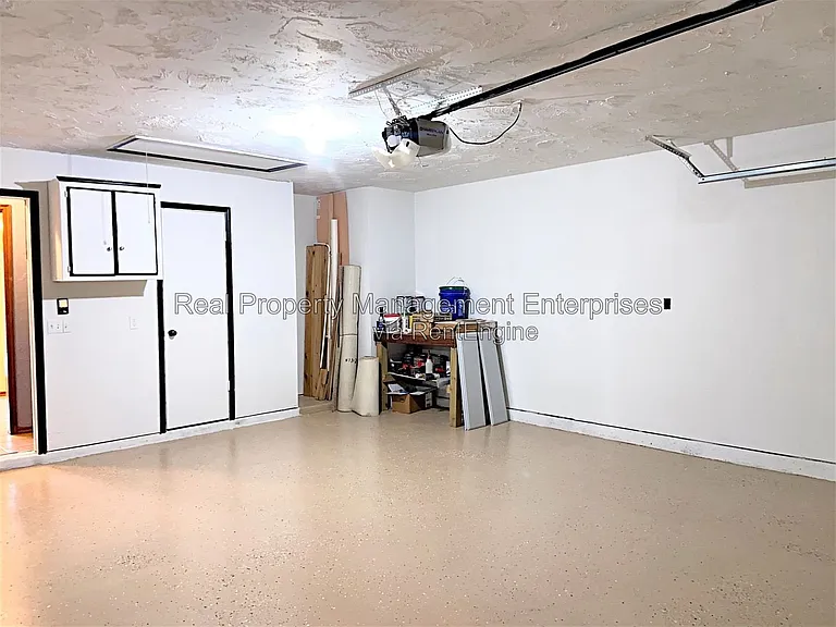 204 W 10th St — Photo 50