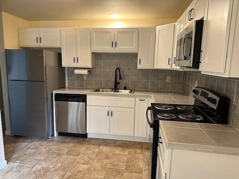 1690 NE Pleasant St #102 — Photo 7