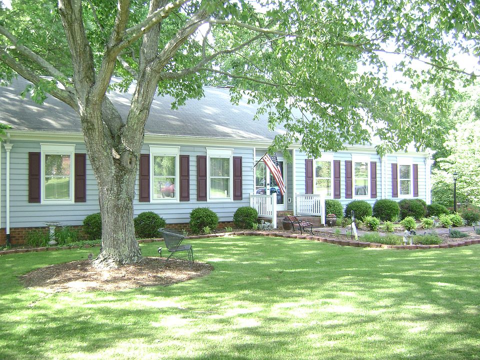 1st image of 105 Lafayette Pl
