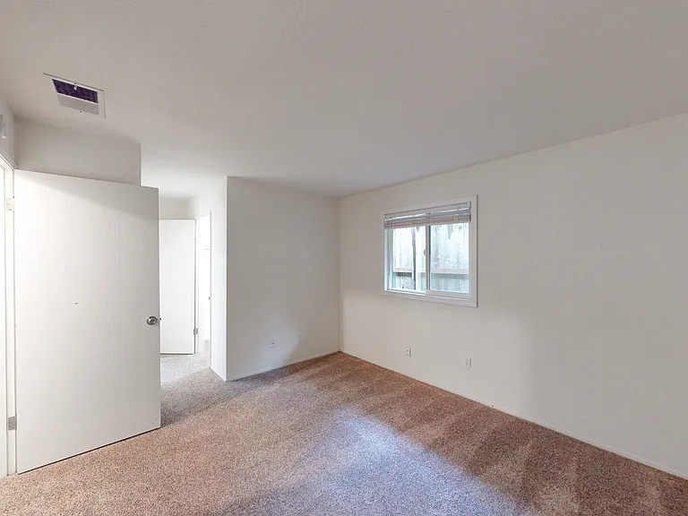 346 Robinson St #16 — Photo 7