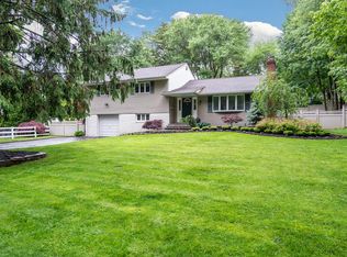 29 Oregon Dr, Huntington Station, NY 11746