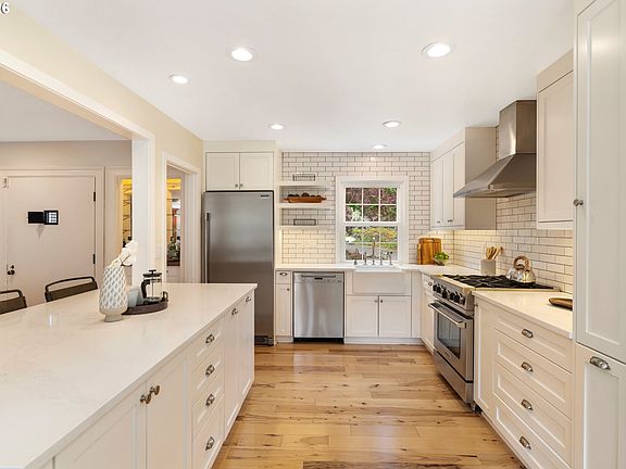 5th image of 3926 SW Martins Ln
