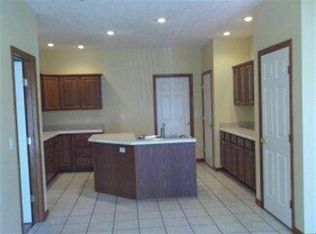 7192 Airline Rd, Henderson, KY 42420