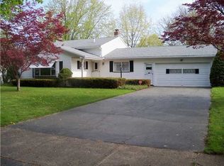 8 Bryn Mawr Rd, Gates, NY 14624