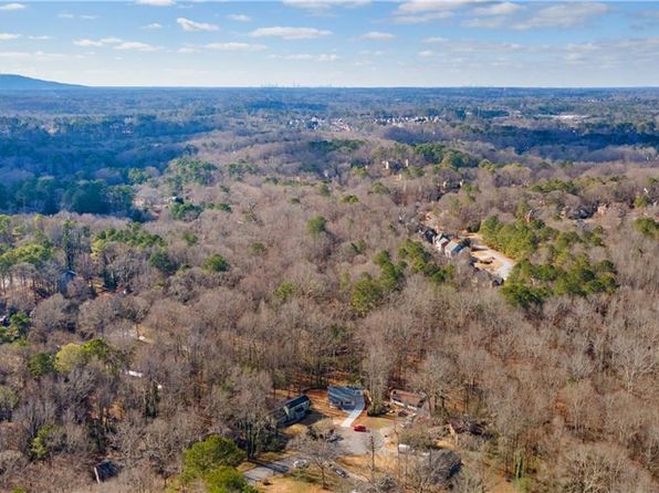 1337 Fairfield Dr, Lilburn, GA 30047