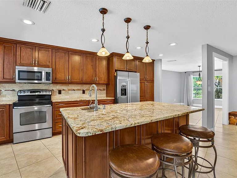 2111 Paddock Cir — Photo 4