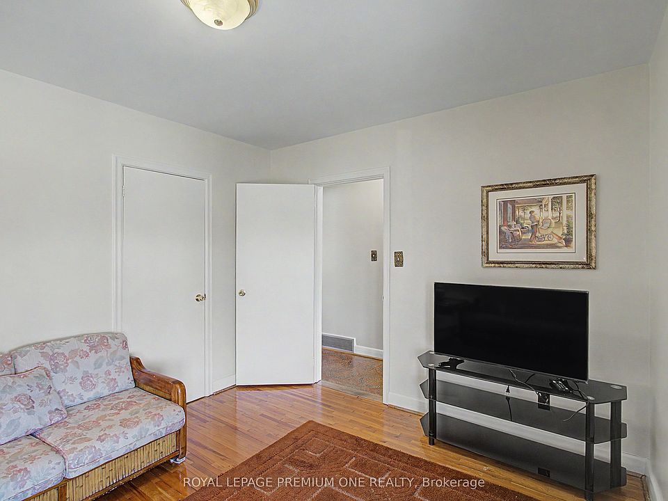 19th image of 76 Tavistock Rd
