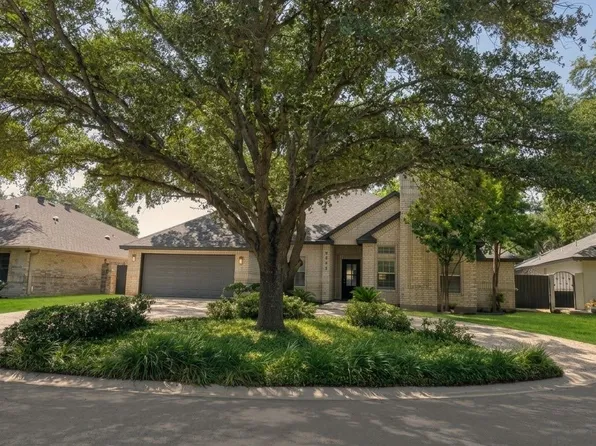 3004 Crest Oak Cir, Laredo, TX 78045