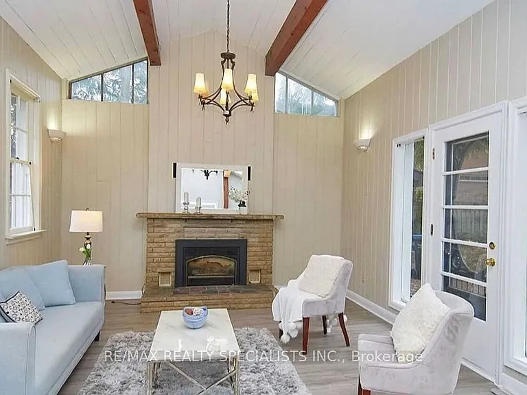 1395 Lorne Park Rd — Photo 13