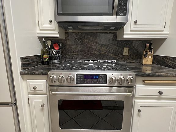 Kitchen oven an dMicrowave