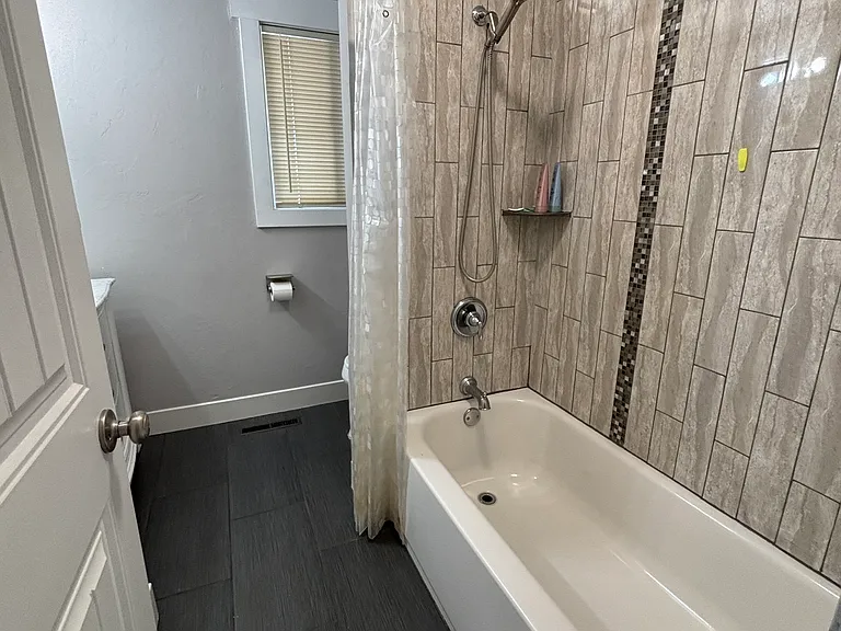 1884 Virginia Ave — Photo 12