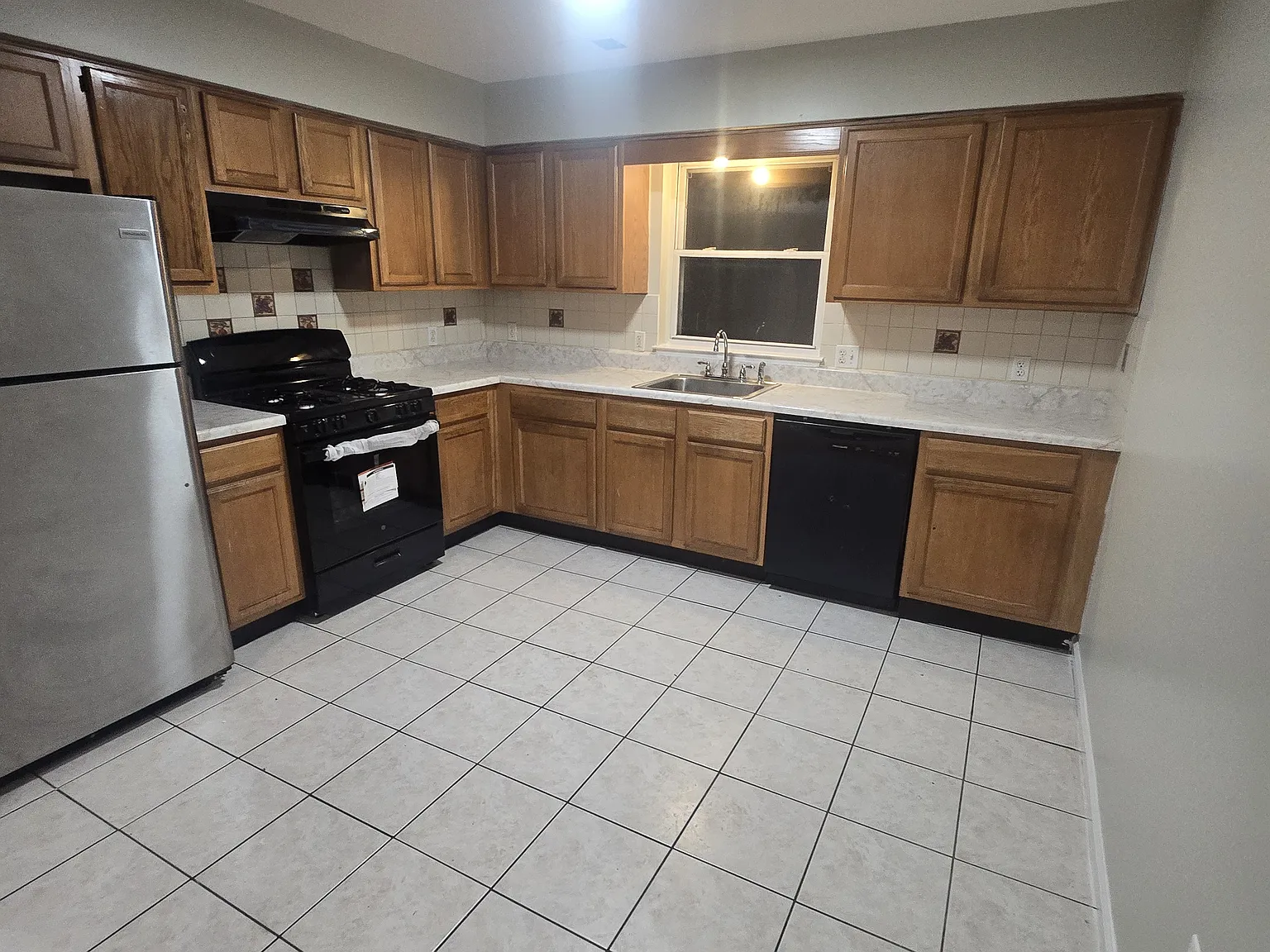 3 bed, $2,500 — Photo 1