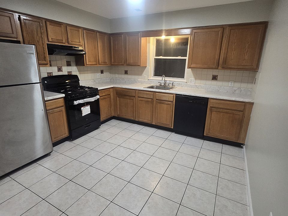 1st image of 132 Fabyan Pl #G2