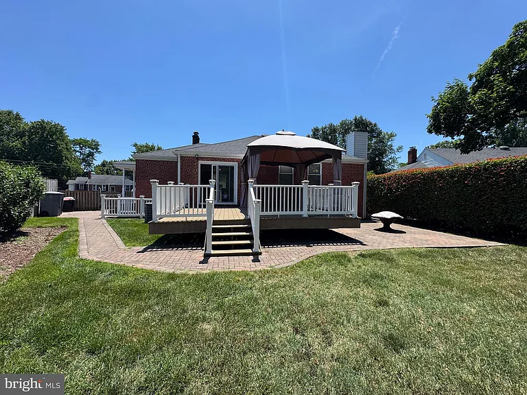 2906 Breezy Ter — Photo 40