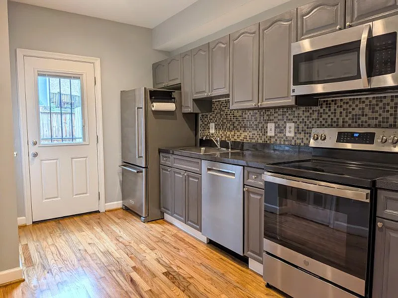 2 bed, 683 sqft, $2,850 — Photo 2