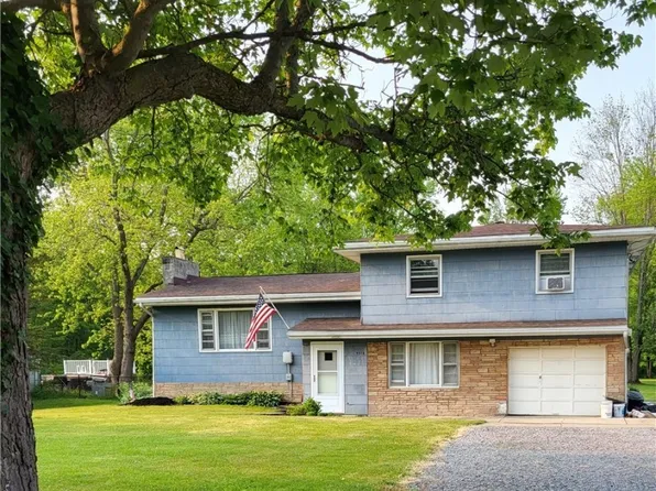 5514 Oakwood Dr, North Tonawanda, NY 14120